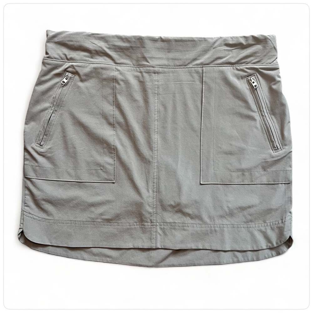 Athleta Women's Athletic Skirt Skort Shorts Under Zipper Pockets Gray Sz 14